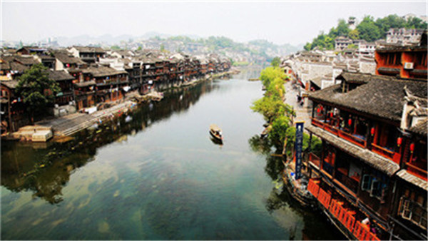 广州智汇是国际化的主题旅游服务商，提供高水平的旅游项目咨询管理服务。主要涉及：项目立项、可行性研究分析、旅游策划、旅游规划、第三方专业顾问、运营管理……是以运营价值为导向的智力机构。