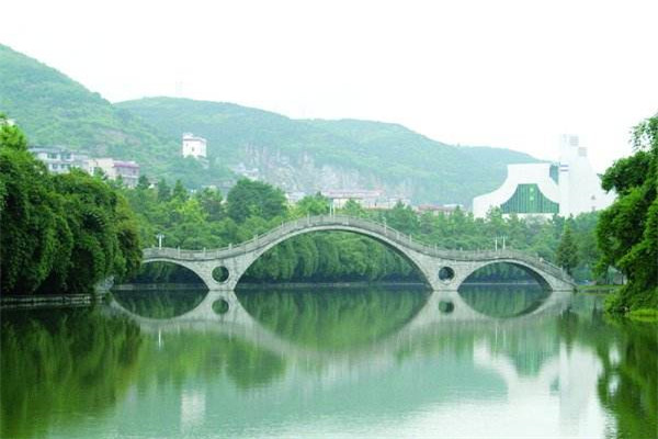 吉首大学中国乡村旅游研究院