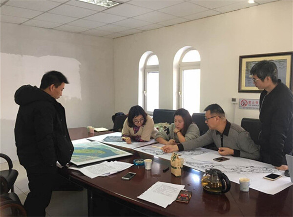 图为广州智汇公司动物专家团队现场指导规划设计推进