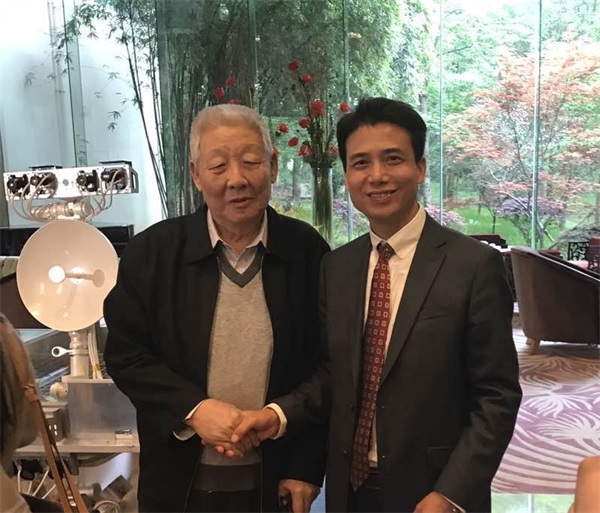 两弹一星元勋孙院士与项目总体策划单位广州智汇景区管理公司/智汇旅游规划设计院董事长林文忠合影_主题乐园策划_主题乐园规划_主题乐园运营管理_广州智汇